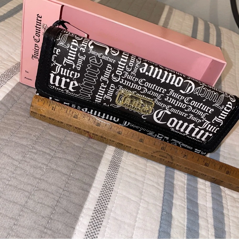 Juicy Couture NWT Logo Clutch Gift Set - Picture 5 of 13
